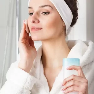 Limpar a pele antes de esfoliar o rosto